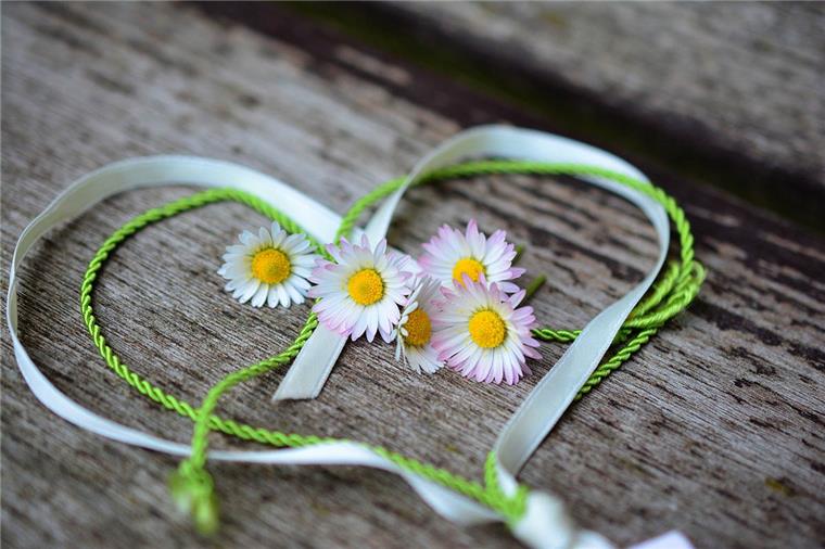Heiratsantrag zum Valentinstag? Bewerbt euch als Nord24-Brautpaar! Kleine Gesten zum Valentinstag