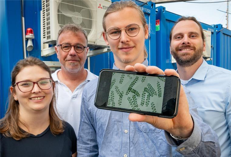 „Salzfressende“ Algen aus Bremerhaven sollen Landwirten helfen Projekt-Team und Förderer