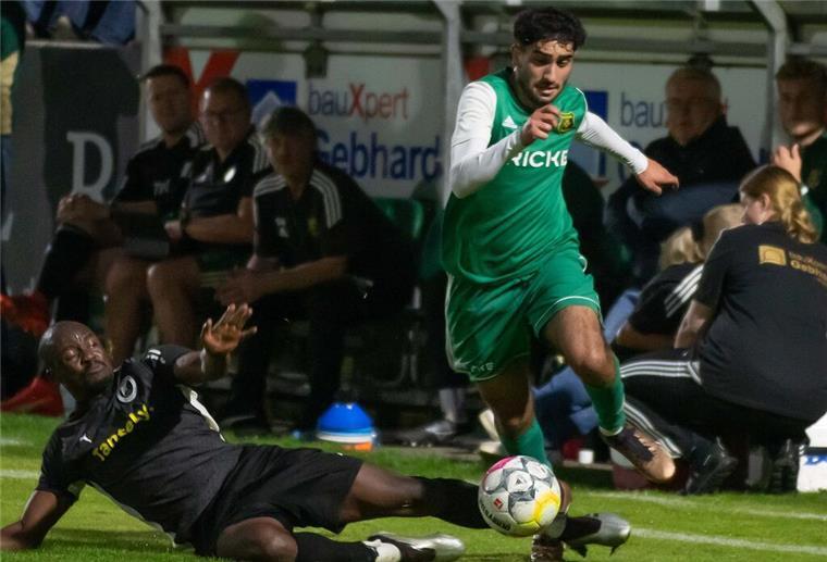 Heftiges 2:7 beim FC Süderelbe: Heeslinger SC bekommt die Kiste voll Kleiner Lichtblick bei den Heeslingern: Eren Badur schoss beide Treffer für die Gäste im Match mit dem FC Süderelbe.