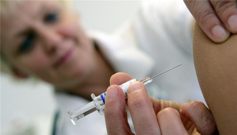 Masern: Zu niedrige Impfquote in der Wesermarsch Kleiner Piks, große Wirkung: Jeder hat die Möglichkeit, sich impfen zu lassen. Die Kosten werden von den Krankenkassen erstattet. Die aktuell aufgetretenen Masernfälle zeigen die große Bedeutung eines ausreichenden Impfschutzes.