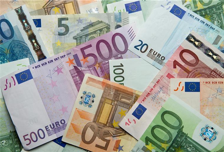 Diese Tricks sparen Geld und schonen das Klima Klimaschonendes Verhalten kann also nicht nur die Umwelt, sondern auch die Haushaltskasse schonen.