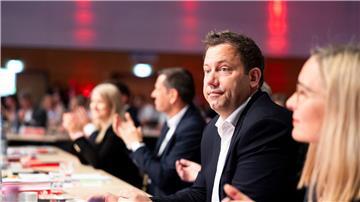 Klingbeil fordert Konsequenzen nach der Hochstufung der AfD durch den Verfassungsschutz.