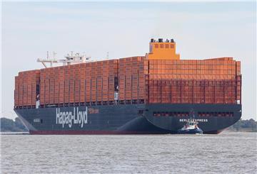 Das Containerschiff «Berlin Express» der Reederei Hapag-Lloyd fährt auf der Elbe in den Hamburger Hafen ein.