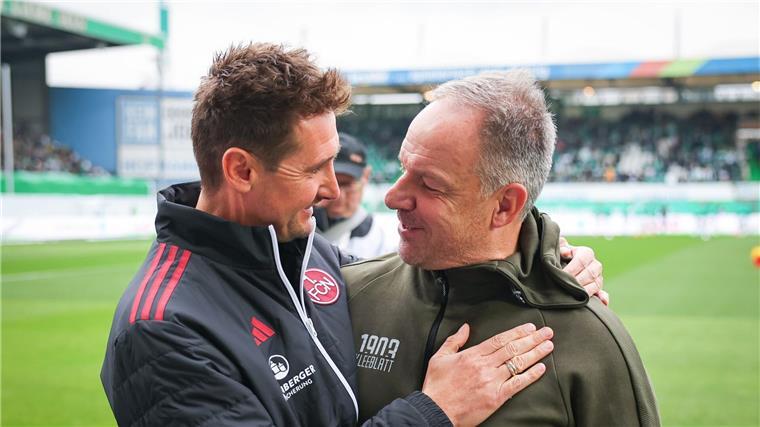 Fürth trennt sich von Trainer und Manager Kloses Nürnberger gewannen 4:0 gegen das Team von Zorniger.