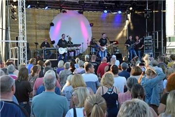 Knapp 4000 Besucher waren beim Musiksommer im Schaufenster Fischereihafen. Auf d...