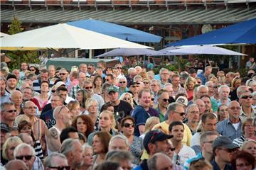 Knapp 4000 Besucher waren beim Musiksommer im Schaufenster Fischereihafen. Auf d...