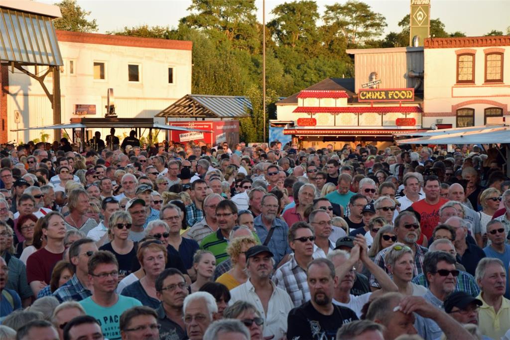 Knapp 4000 Besucher waren beim Musiksommer im Schaufenster Fischereihafen. Auf d...