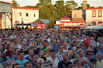 Knapp 4000 Besucher waren beim Musiksommer im Schaufenster Fischereihafen. Auf d...