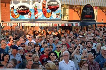 Knapp 4000 Besucher waren beim Musiksommer im Schaufenster Fischereihafen. Auf d...