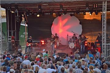 Knapp 4000 Besucher waren beim Musiksommer im Schaufenster Fischereihafen. Auf d...