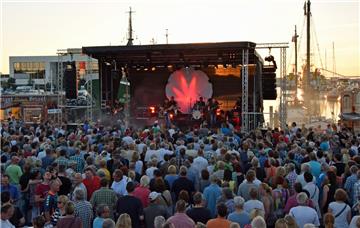 Knapp 4000 Besucher waren beim Musiksommer im Schaufenster Fischereihafen. Auf d...