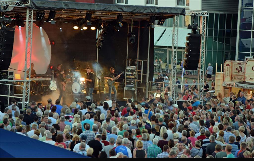 Knapp 4000 Besucher waren beim Musiksommer im Schaufenster Fischereihafen. Auf d...