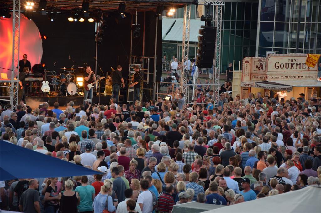 Knapp 4000 Besucher waren beim Musiksommer im Schaufenster Fischereihafen. Auf d...