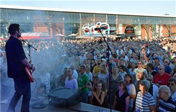 Knapp 4000 Besucher waren beim Musiksommer im Schaufenster Fischereihafen. Auf d...