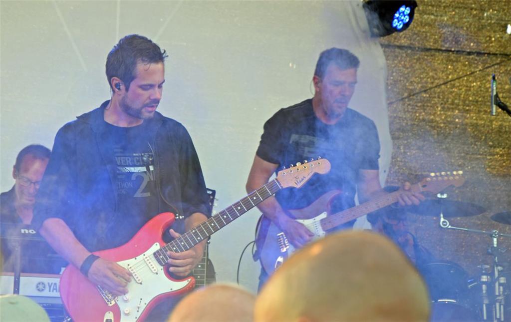 Knapp 4000 Besucher waren beim Musiksommer im Schaufenster Fischereihafen. Auf d...