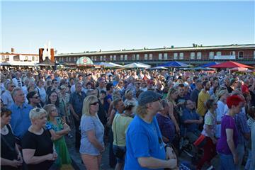 Knapp 4000 Besucher waren beim Musiksommer im Schaufenster Fischereihafen. Auf d...
