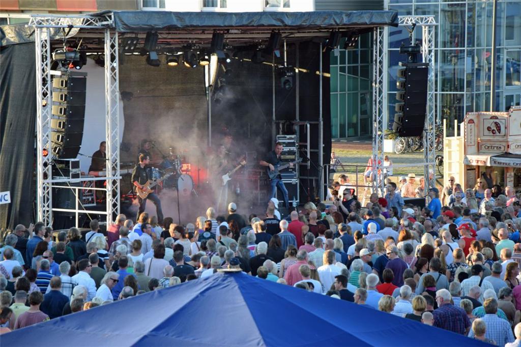 Knapp 4000 Besucher waren beim Musiksommer im Schaufenster Fischereihafen. Auf d...
