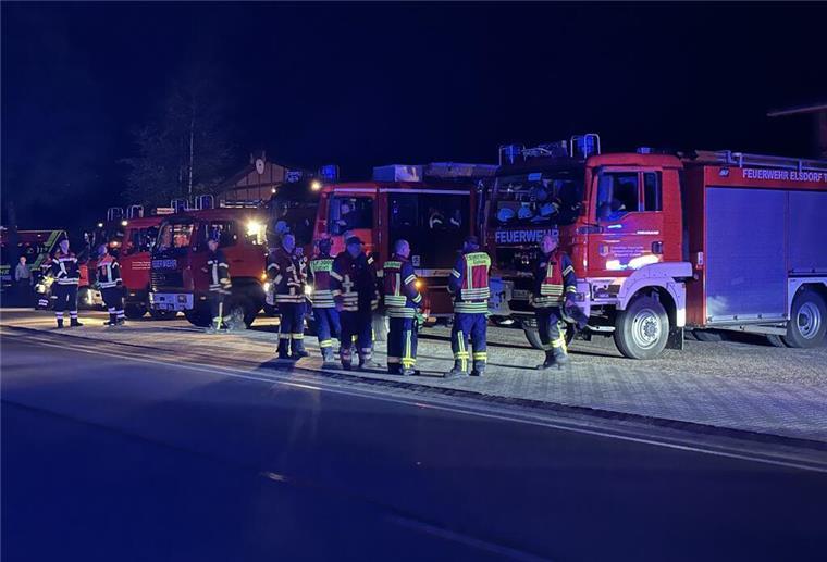 16-Jährige aus Gyhum reißt erneut aus - und wird gefunden Knapp 80 Freiwillige haben in der Nacht nach der 16-Jährigen gesucht.
