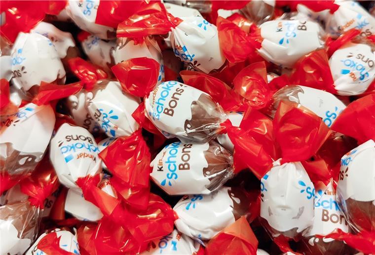 Knapp zwei Wochen vor Ostern ruft Ferrero in Deutschland einige Chargen verschiedener Kinder-Produkte zurück - darunter kinder Schoko-Bons mit einem Mindesthaltbarkeitsdatum zwischen Mai und September 2022.
