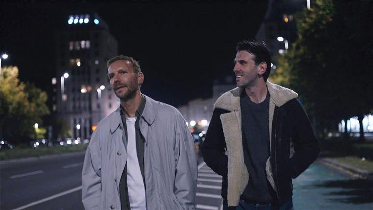 Queer-Drama nimmt sich viel Zeit für viel Gefühl „Knochen und Namen“ ist ein Queer-Drama mit ruhigen Szenen und viel Gefühl.