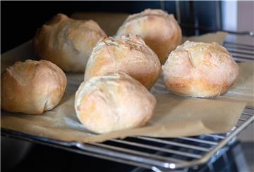 Knusprig, aromatisch, frisch: Viele Aufbackbrötchen lösen dieses Versprechen laut einem Test von Stiftung Warentest ein.