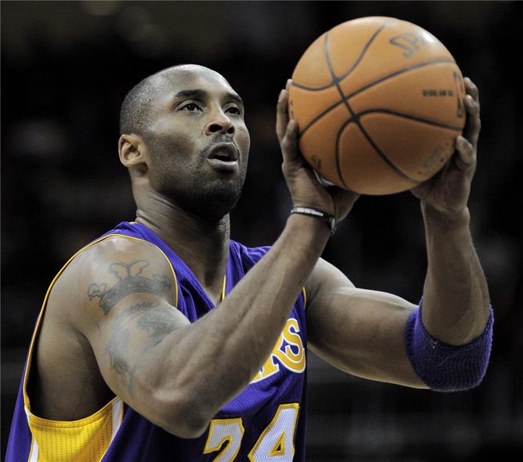 „In ewiger Liebe, Kobe“ Kobe Bryant von den Los Angeles Lakers. Foto Lane/dpa