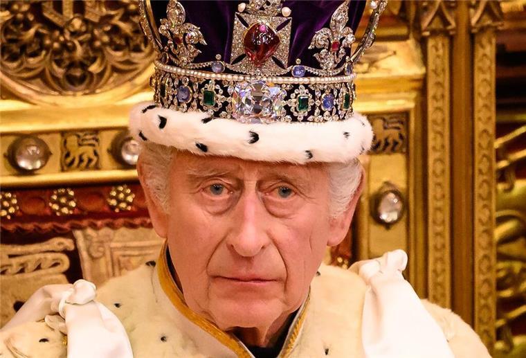 König Charles III. wird 75 Jahre alt König Charles III. bei der Eröffnung des Parlaments im House of Lords im Westminsterpalast.