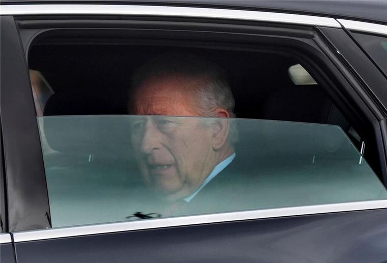 König Charles kurzzeitig im Krankenhaus - wie geht es ihm? König Charles III. musste vorübergehend ins Krankenhaus.