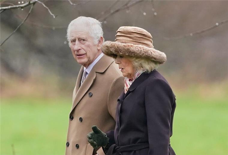 Neue Fotos von König Charles König Charles III. und Königin Camilla besuchen den Sonntagsgottesdienste in der St. Mary Magdalene Church in Sandringham.