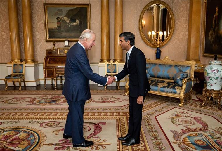 Krebsdiagnose bei König Charles - wie geht es weiter? König Charles III. und Premier Rishi Sunak besprechen sich in der Regel einmal wöchentlich.