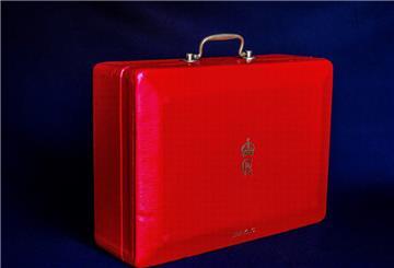 Dieses Foto zeigt die erste «Red Box» von König Charles III.