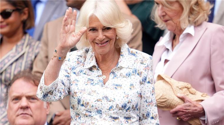 Vor Königin Camilla: Bencic lebt weiter Wimbledon-Traum Königin Camilla grüßt aus der Royal Box.