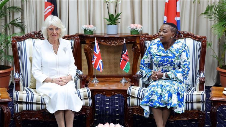 König Charles in Kenia: Der lange Schatten des Empires Königin Camilla (l) bei einem bilateralen Treffen mit Rachel Ruto, First Lady von Kenia, im State House.