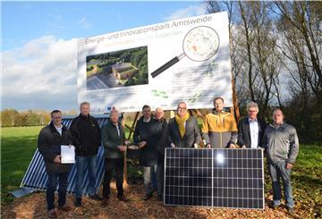 Können den voraussichtlichen Baubeginn Mitte des Jahres kaum erwarten (von links): Heiko Ullrich, Uwe Bischoff, Thomas Kuberski, Kreis-Dezernent Michael Take, Ludwig Augenthaler, Geestlands Bürgermeister Thorsten Krüger, Claus Seebeck, Peer Ellenfeld und Marco Schnut.