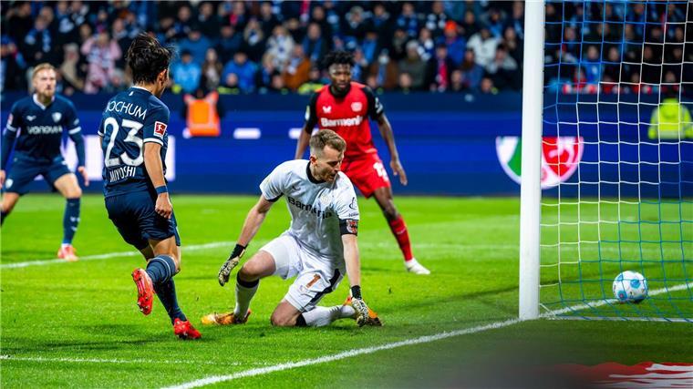 „Mit Charisma und Aura“: Hecking bringt Hoffnung nach Bochum Koji Miyoshi (l.) erzielt spät das 1:1.