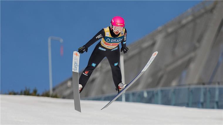 „Wow“: Kombiniererin Armbruster gewinnt mit 19 Gesamtweltcup Kombiniererin Nathalie Armbruster beim Skispringen in Oslo.