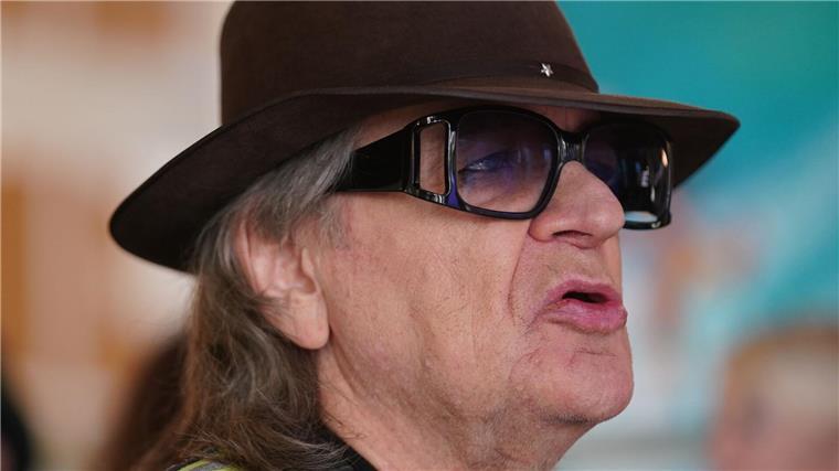 „Komet“ erfolgreichstes Youtube-Musikvideo des Jahres „Komet“ ist Udo Lindenbergs erster Nummer-eins-Hit in den Singlecharts.