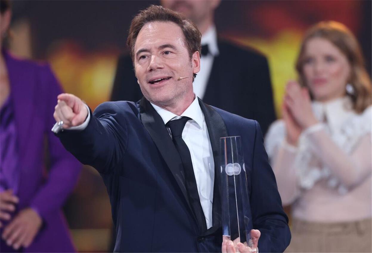 Komiker Michael „Bully“ Herbig hat die Ehrenauszeichnung des Deutschen Fernsehpreises erhalten.