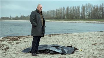 Kommissar Borowski (Axel Milberg) ist ratlos: im „Tatort: Borowski und das ewige Meer“. (undatierte Filmszene)