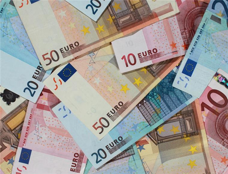 Kommt bald der Geldregen für Bremen und Bremerhaven? Der neue Finanzpakt werde Bremen ab 2020 zusätzlich 487 Millionen Euro bescheren, sagte der Regierungschef des Landes Bremen Carsten Sieling (SPD).