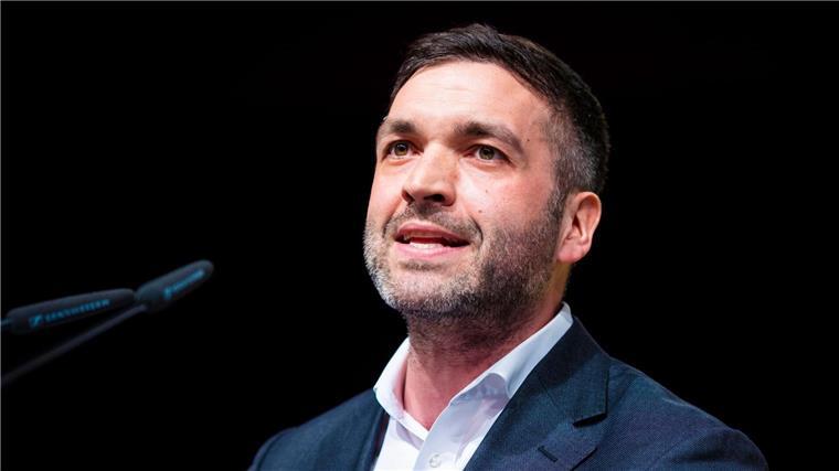 Kuhle will erneut als FDP-Landesvorsitzender antreten Konstantin Kuhle, neuer Landesvorsitzender der FDP Niedersachsen, spricht beim Landesparteitag der FDP Niedersachsen.