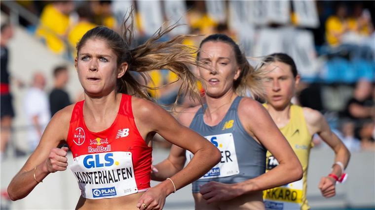 Klosterhalfen verpasst Titel über 5.000 Meter Konstanze Klosterhalfen (l.) wurde am Ende Dritte über 5.000 Meter.