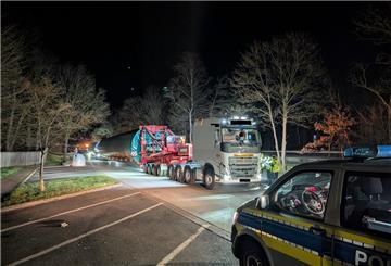 Alarmierende Bilanz an der A27: Elf von 15 Windkraft-Transporten überladen. Polizei stoppt gefährliche Praktiken in Geestland und Bremerhaven.  