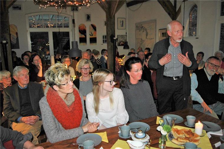 Zeven: Zeitzeugen erzählen interessierten Zuhörern vom Krieg Konzentriert und teilweise ergriffen lauschten die Zuhörer den Zeitzeugen in der Erzähldiele.