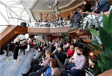 Konzert von Glasperlenspiel auf der &quot;Mein Schiff 2&quot; in Bremerhaven. Fo...
