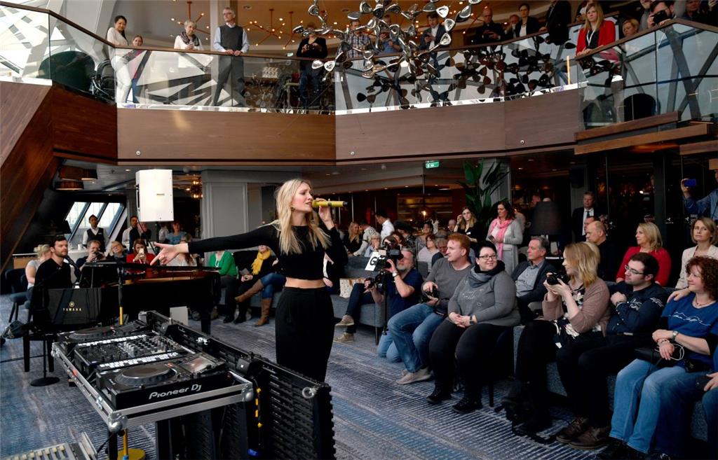 Konzert von Glasperlenspiel auf der &quot;Mein Schiff 2&quot; in Bremerhaven. Fo...