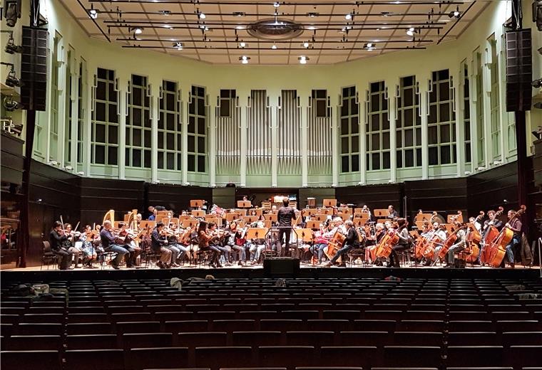 Jazz-Podcast auf Bremer Konzertorgel Konzerte wie hier vom Philharmonische Orchestern Bremerhaven sind in der „Glocke“ derzeit nicht möglich. Dafür stellen Kirchenmusiker die selten genutzte Orgel im Podcast vor. Foto Schollmeyer