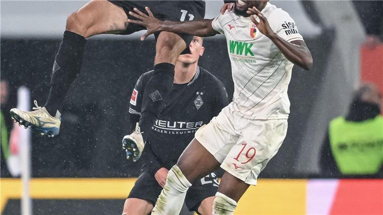 Kleindienst empfiehlt sich für großen Deutschland-Dienst Kopfballstark: Tim Kleindienst (l). Mit dem Kopf traf er auch in Augsburg.