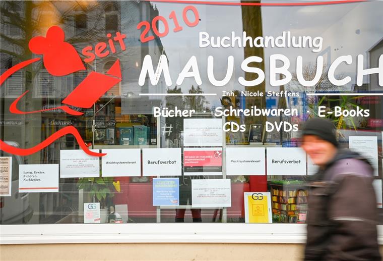 Bremerhaven: Soforthilfe, die nicht sofort hilft Kosten, aber kaum Einnahmen: Buchhändlerin Nicole Steffens hat wie viele Unternehmer auf die Soforthilfe des Landes gesetzt. Das Geld ist immer noch nicht da.