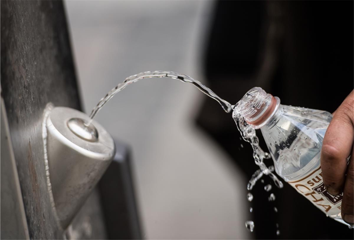 Schiffdorf: SPD fordert kostenloses Wasser und bessere Luft in Schulen Kostenlose Trinkwasserspender – hier ein Symbolbild – könnten bald auch schon in den Schiffdorfer Schulen zu finden sein.